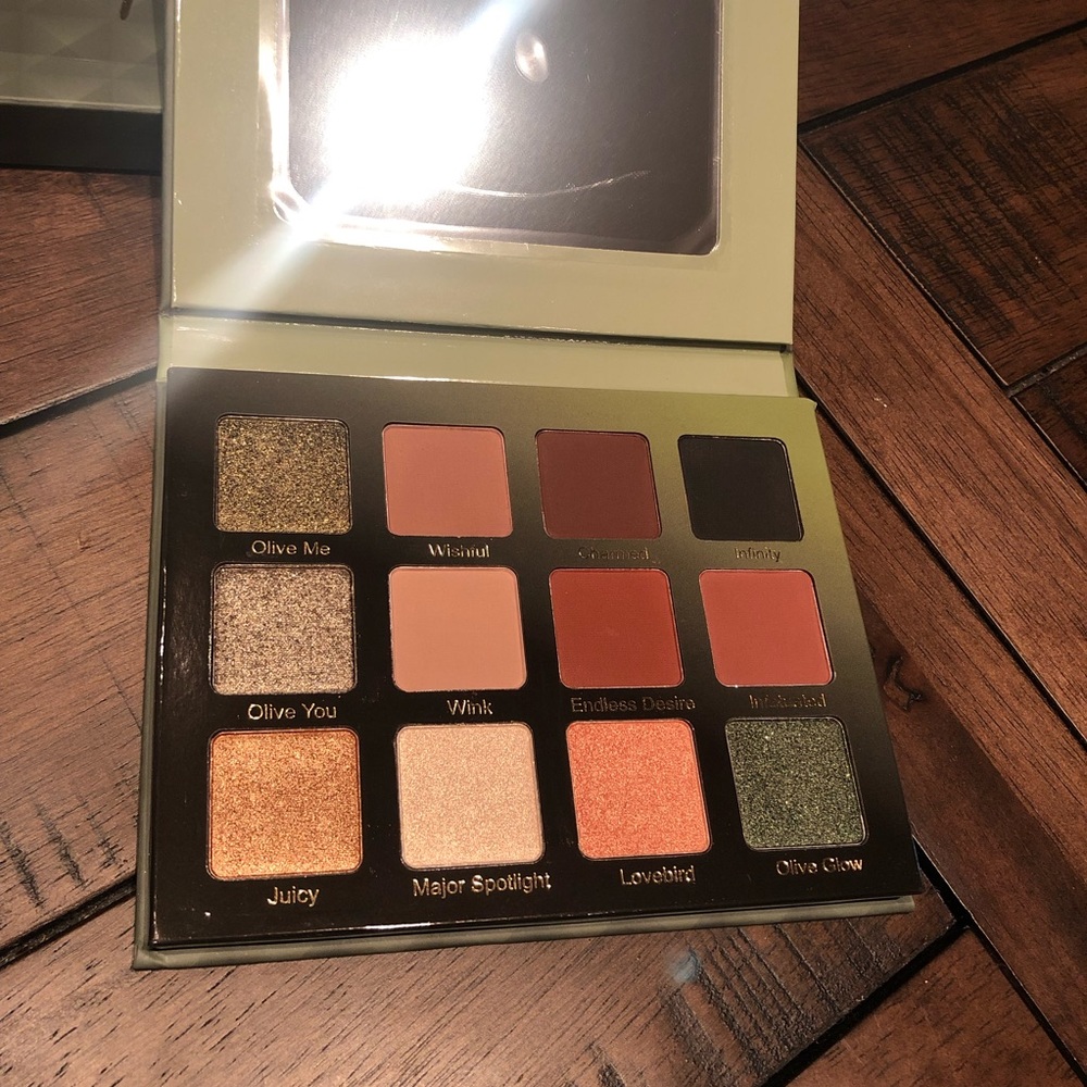 Violet Voss Olive You Forever Palette - Picture 15 of 16